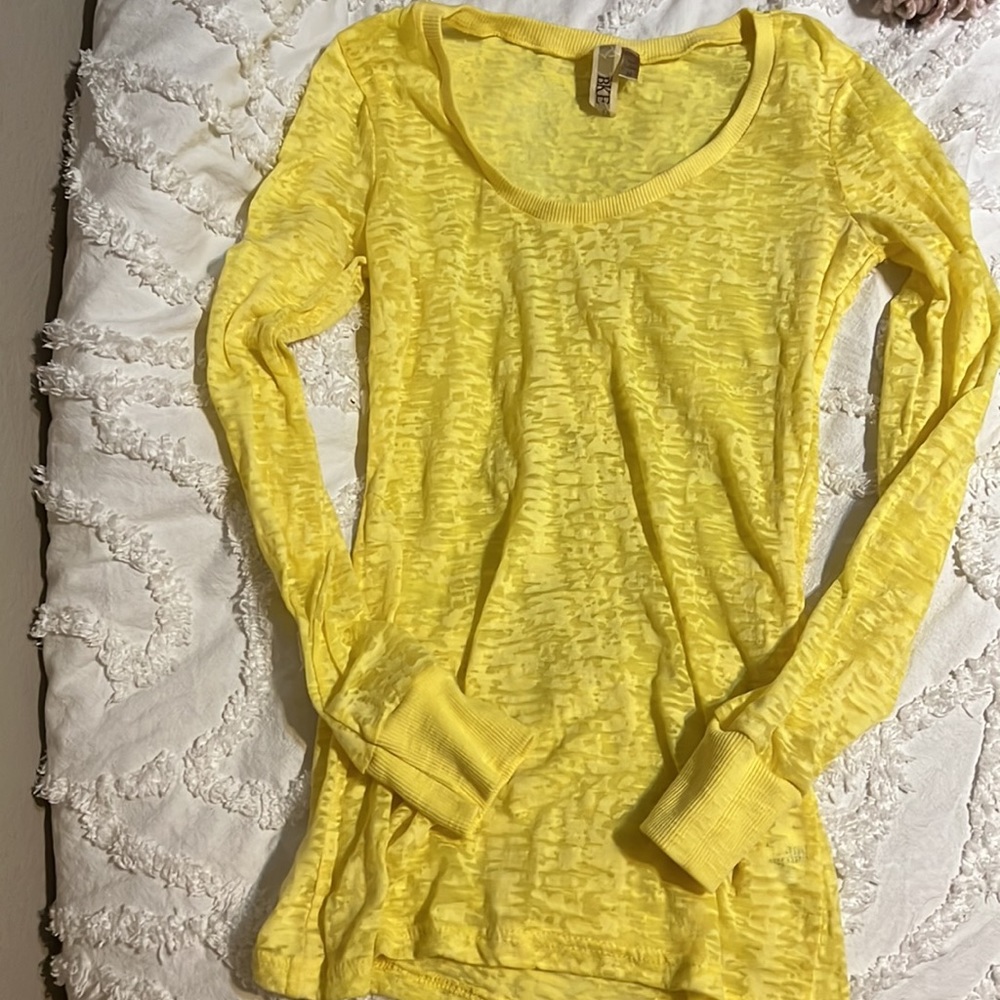 BKE-Buckle Yellow lightweight scoop neck long sleeve